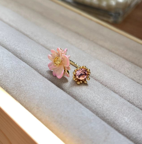 Women's Fashion Simple Enamel Three-dimensional Flower Ring Image 1