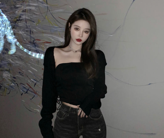 Cropped Strapless Top Image 4