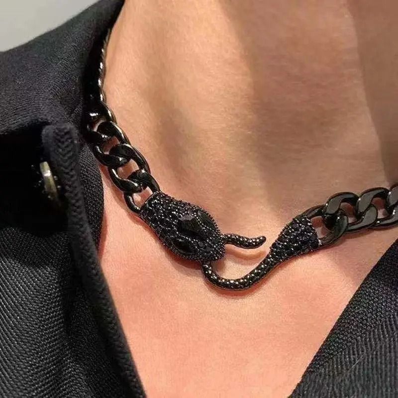 Men's Snake Necklace Details