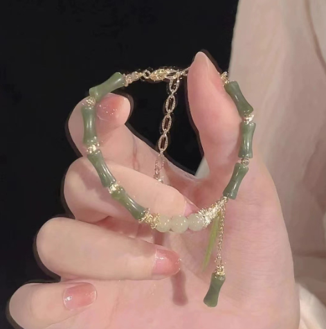 Elegant design of the bracelet