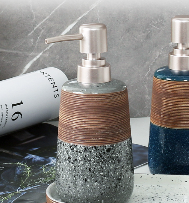 Hand sanitizer bottle set image 6