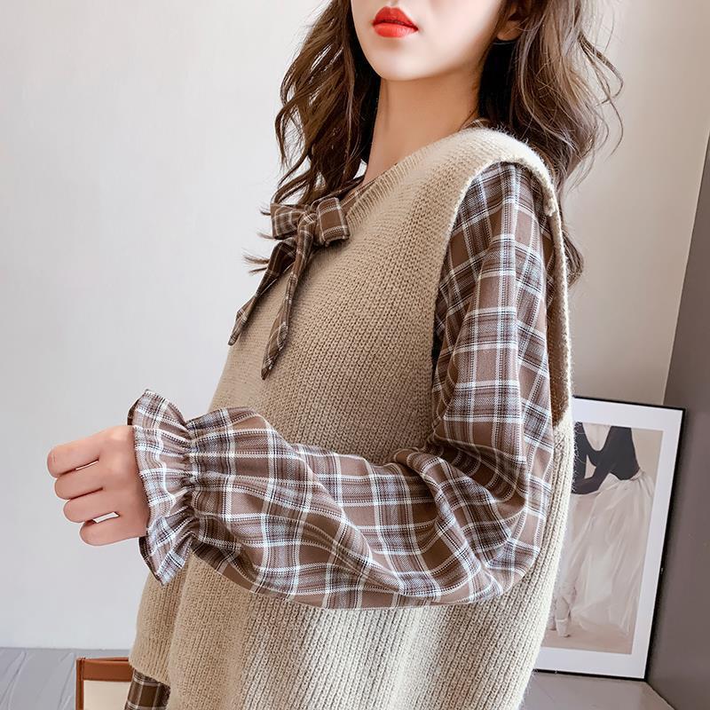 Chic long-sleeve shirt for young women