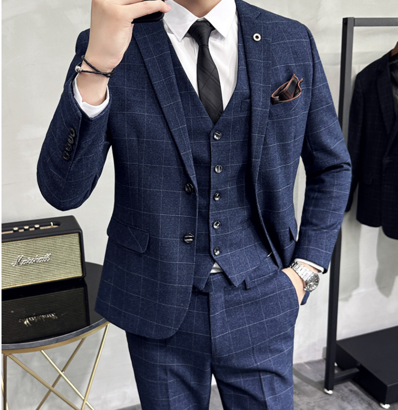 Men's Suit Image 4