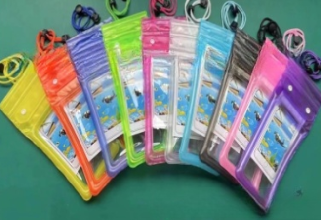 Waterproof Phone Bag Image 3