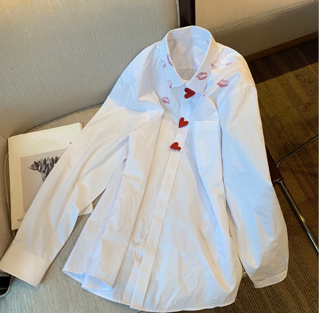 Details of the shirt