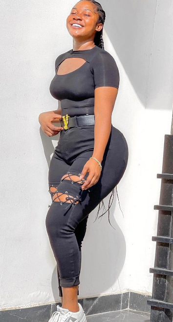 Women's Plus Size Fashion Eyelet Strap Jeans 3