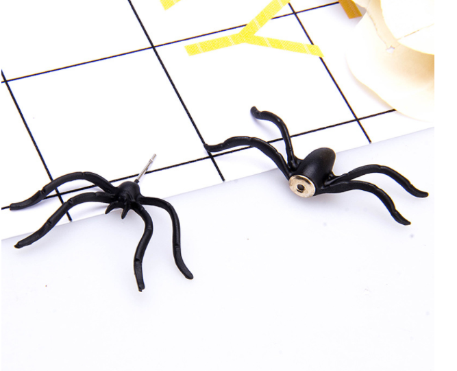 Crawling Spider Earrings Close-Up