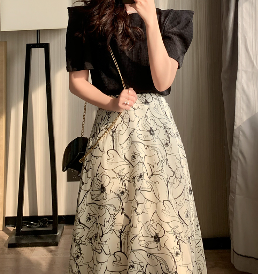 Sweet Flower Pattern Straight Skirt close up