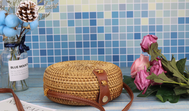 Colorful Straw Bag Image 1