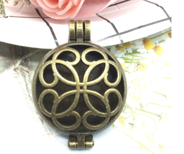 Essential Oil Diffuser Necklace Image 3