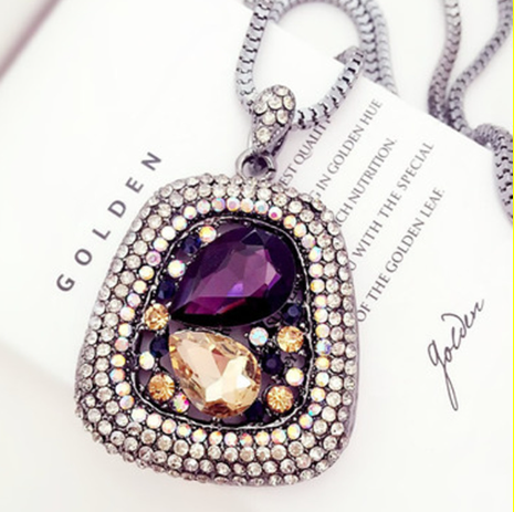 Necklace Image 10