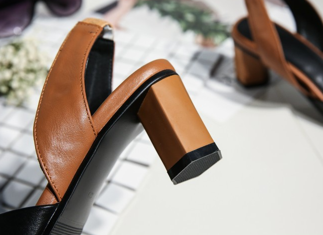 Open-Toe Chunky Heel Sandals Image 5