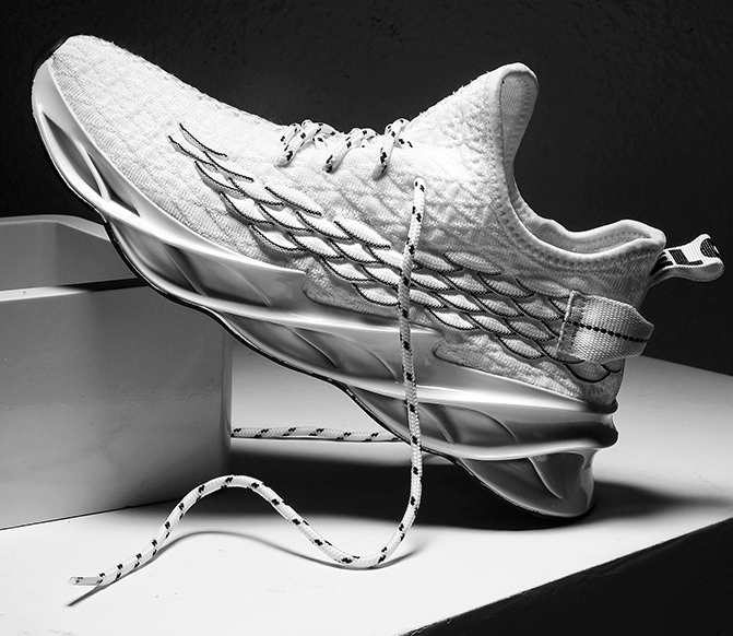 Sports Shoe Image 4