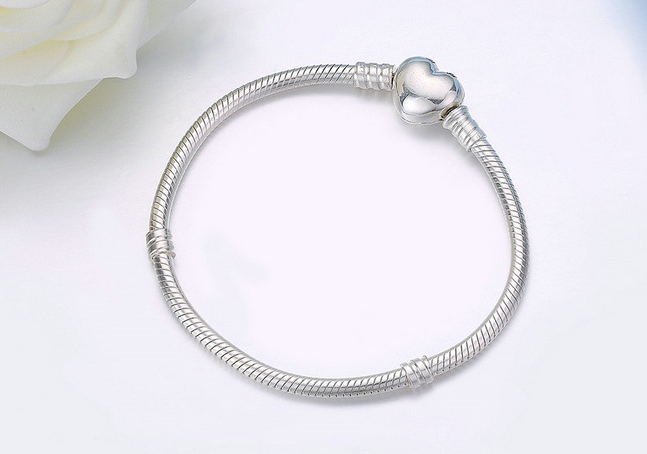 Heart-Shaped Clasp Bracelet