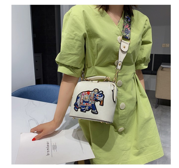 Embroidered Shoulder Bag - Pink