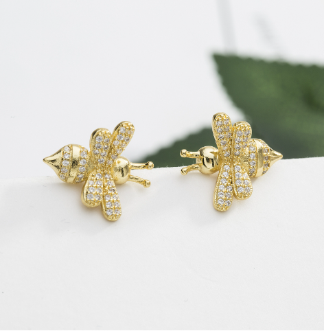 Elegant design of bee earrings