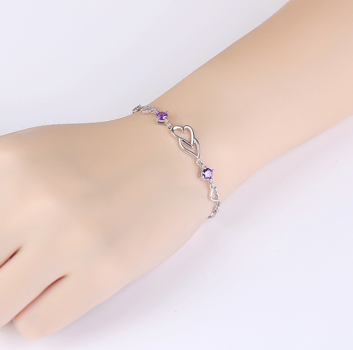 Close-up of Heart Connection Bracelet
