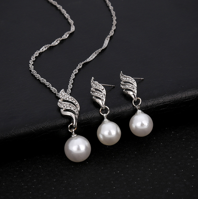 Wavy Line Pearl and Diamond Jewelry Set