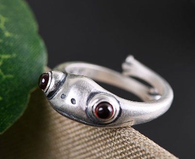 Wire Artifact Knit A Sweater Cat Ring Image 1