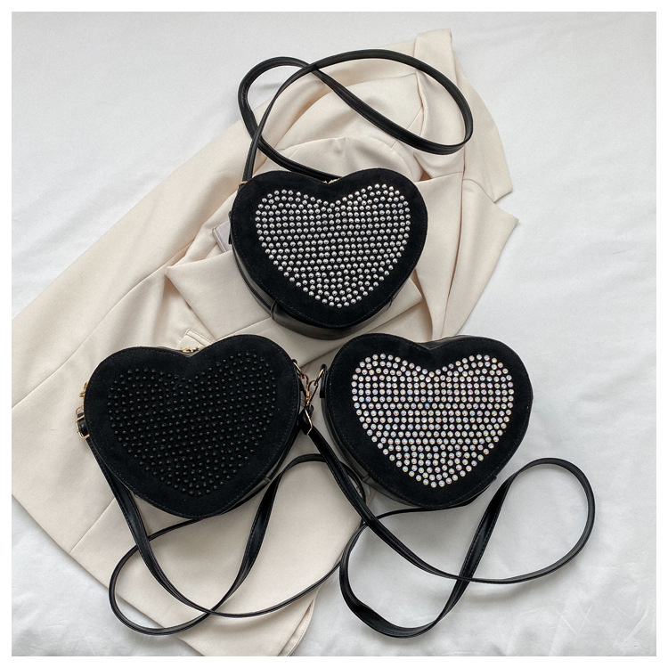Heart-Shaped Shoulder Bag Image 4