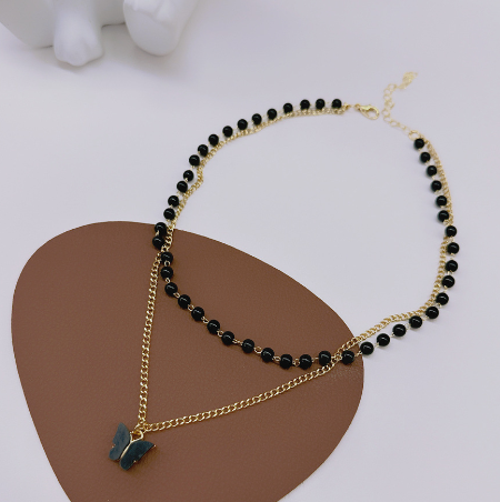 Cross pendant necklace