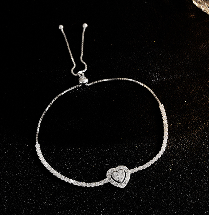 Heart-shaped Bracelet Image 4