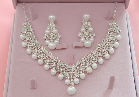 Bridal Jewelry Set Image 2