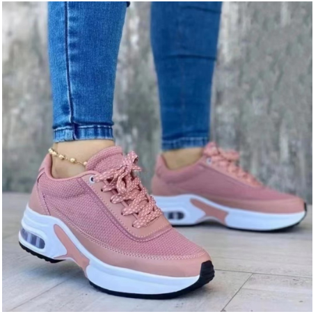 נעלי ספורט לנשים של WOLFF - מבט מהצד