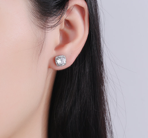Fashionable earrings in different colors