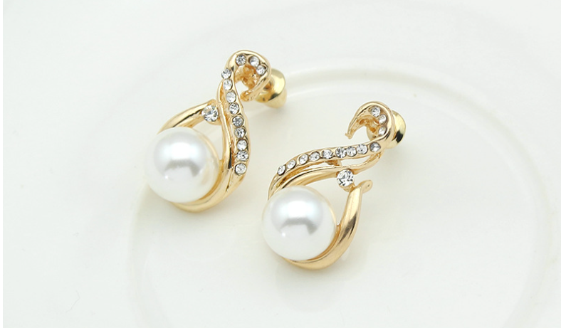 Pearl Necklace Set Image 2