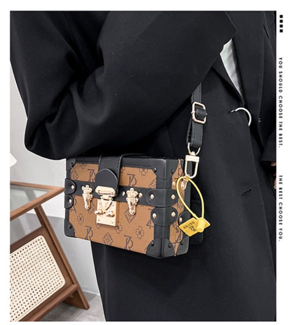 Fashionable Vintage Crossbody Box Bag 1