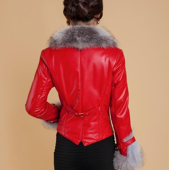 Close-up of the fur collar