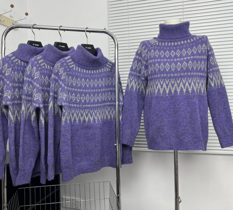 High-neck pullover - Purple Color