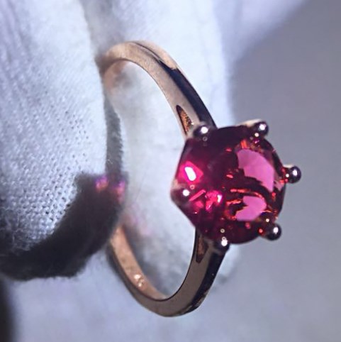Elegant Ladies' Ring