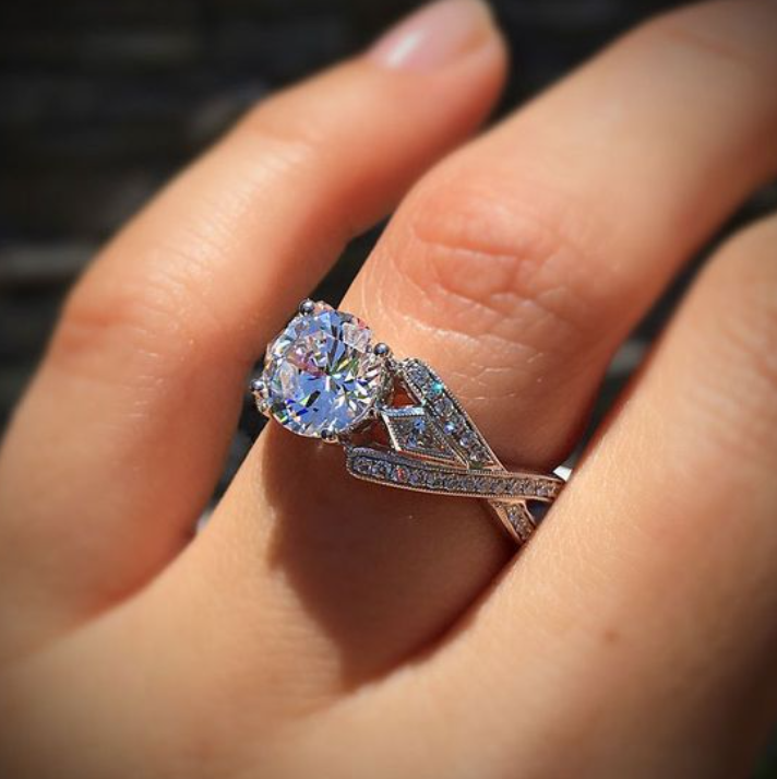 Elegant Ladies Ring Design
