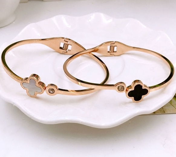 Four-Leaf Clover Bracelet 1
