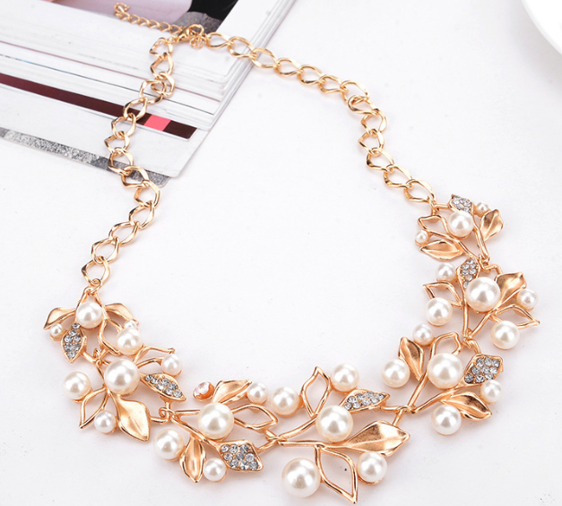 Elegant Necklace Set Image 5