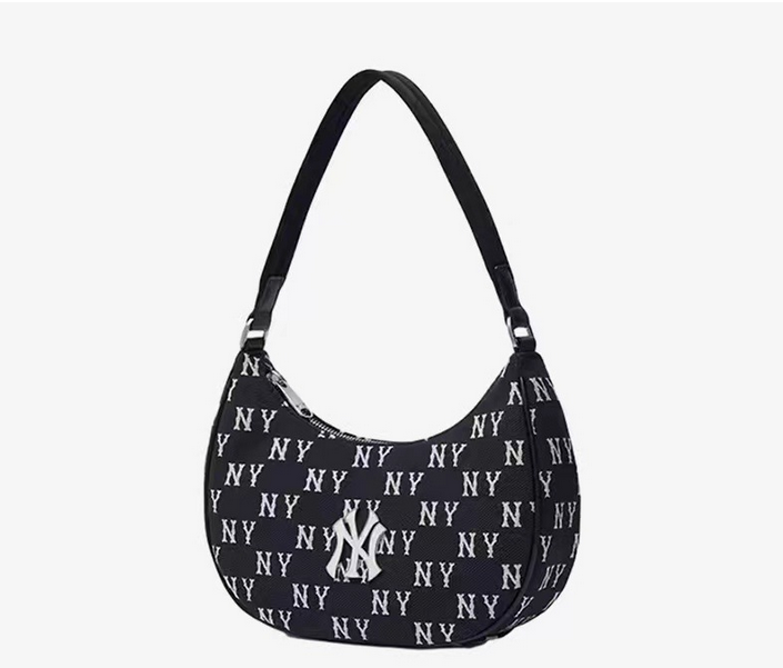 Niche Retro Alphabet Jacquard Shoulder Bag Image 3
