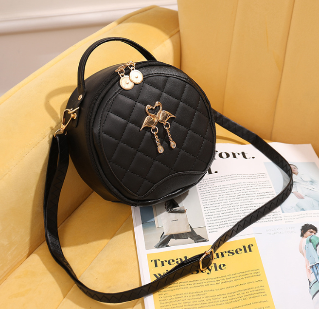 Quilted Chain Crossbody Bag - Image 2