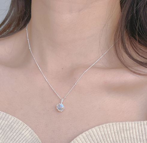 Elegant Design of Necklace