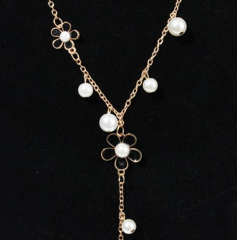 Flower Five Petal Pearl Sweater Chain Image 1