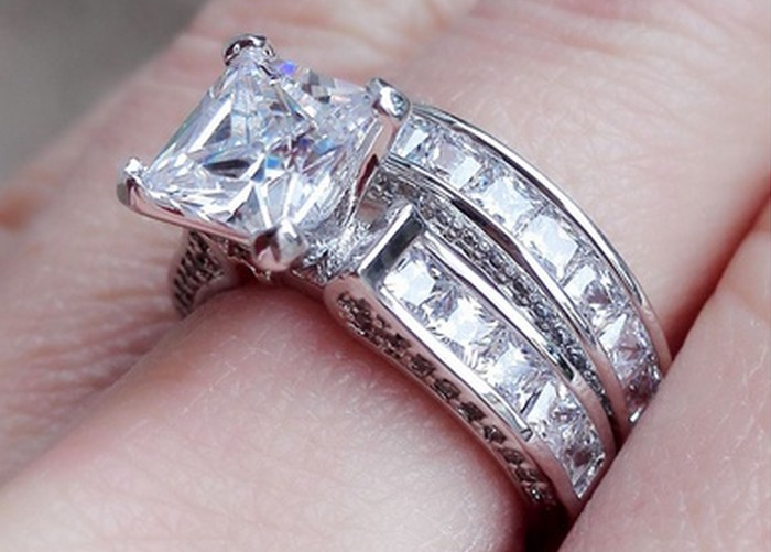 Zirconia Wedding Ring Set Image 3