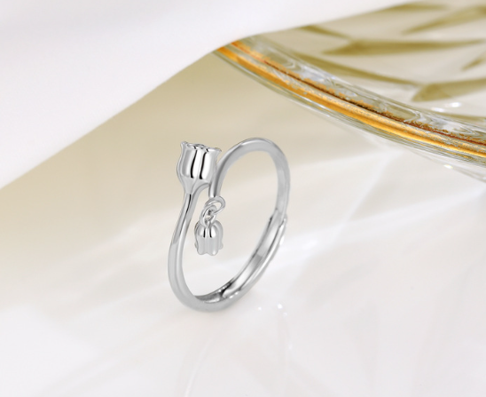 Elegant Flower Ring