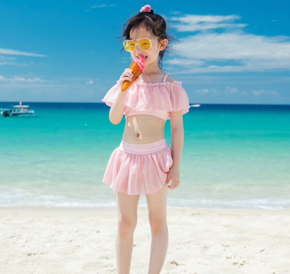 Mother-daughter swimwear model 1