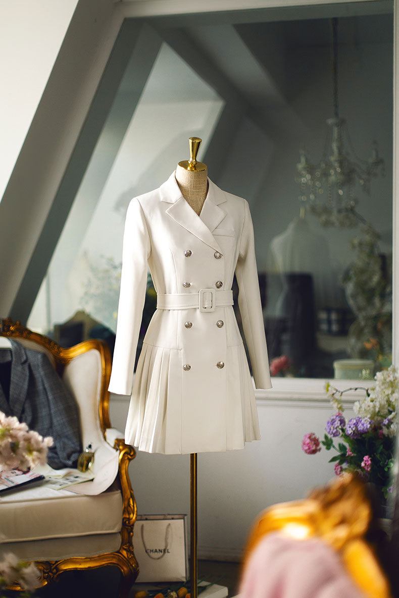 Women's Suit Image 4