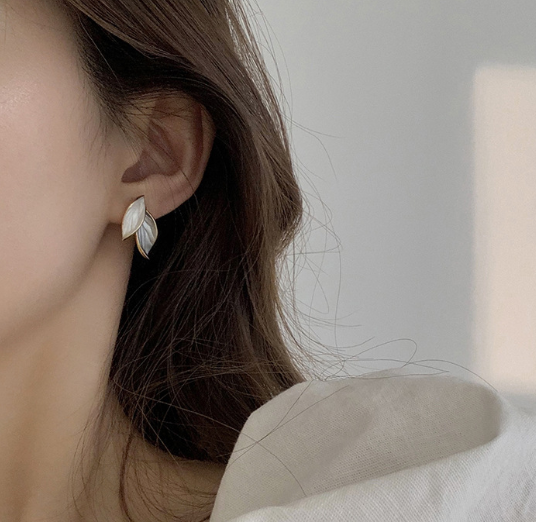 Women's Party Simple Leaf Earrings Image 2