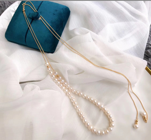 Long Beaded Pearl Sweater Chain Detail