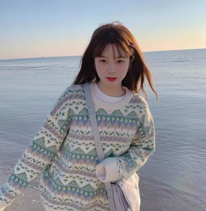 Women’s Pullover Image 1