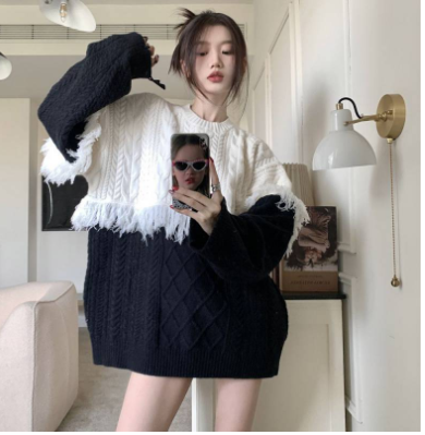 Contrasting Sexy Off-the-shoulder Sweater Image 2