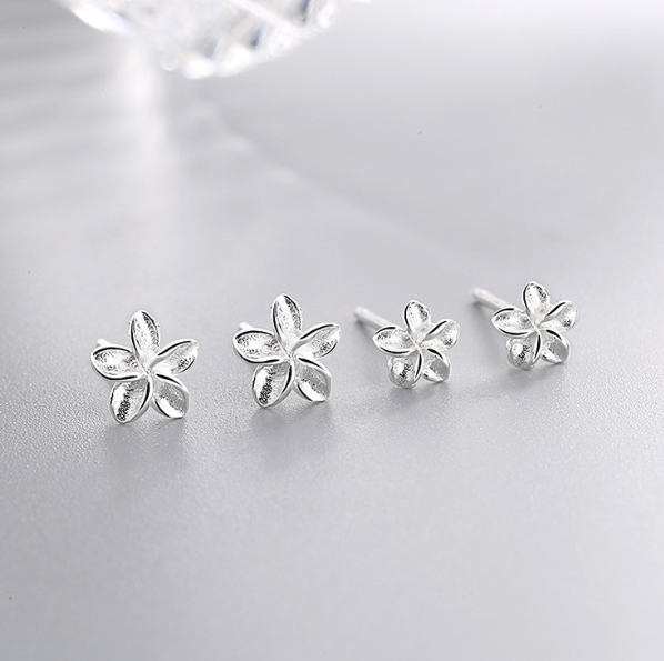 Flower Earrings Image 2